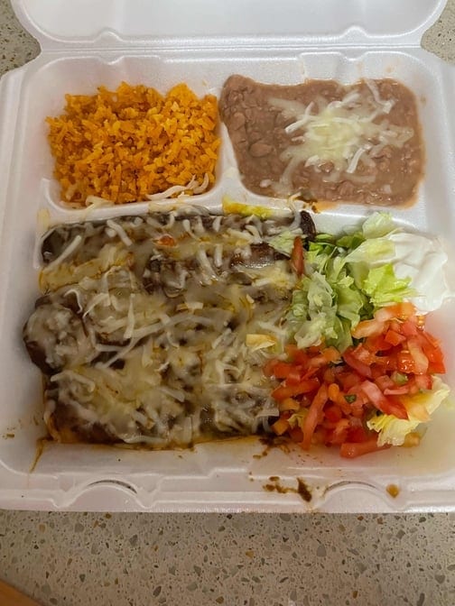 Green Enchiladas Dinner / Enchiladas Verdes.